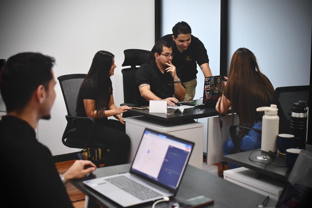 Equipo trabajando con PIPO